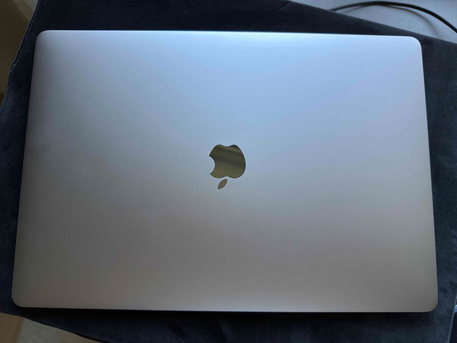 Apple MacBook Pro 15" 2016 (i7, 16GB RAM, 512GB SSD, Radeon Pro 2GB) - Baterie 266 cicluri