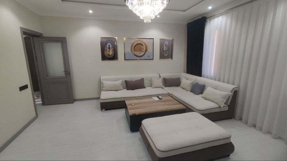 4 компания между Ойбек метро и Космонавтов ЦУМ рядом