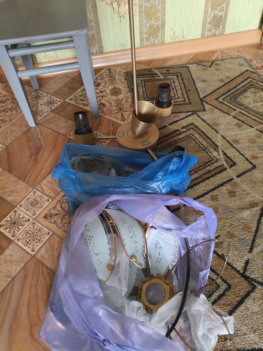 Продам люстры тройную и одинарную