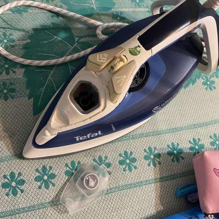 Продаю утюг Tefal