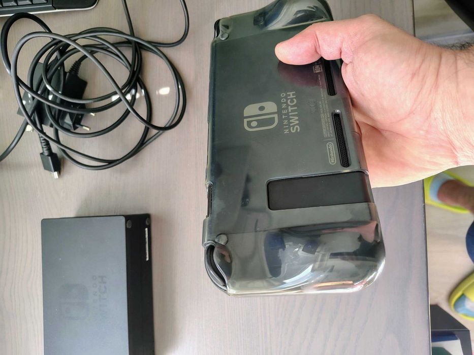 Продавам Nintendo Switch RCM със 512GB карта