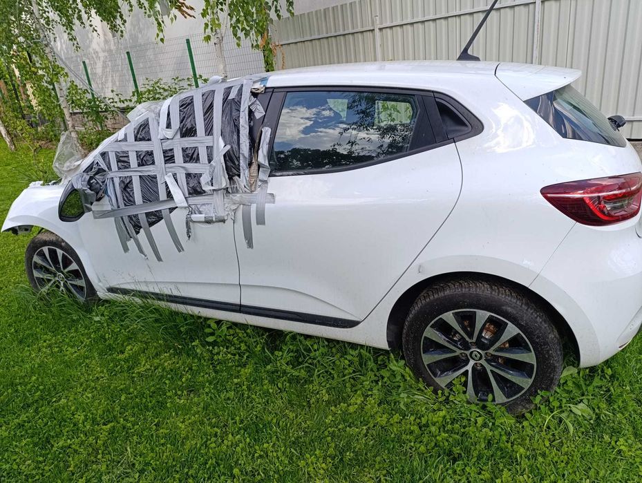 Vând Renault Clio 5, anul 2023, avariat.