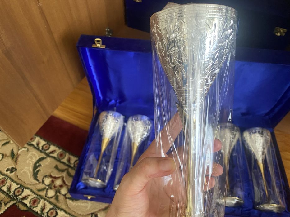 Серебряные бокалы для празничного декора