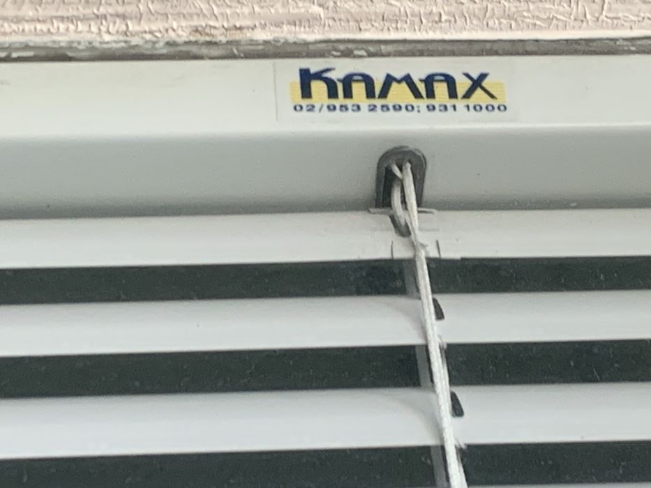 Продавам двойна дървена дограма с врата и вътрешни алумининиеви щори