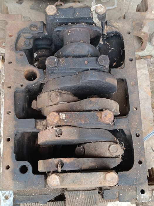 Vând piese motor u 445