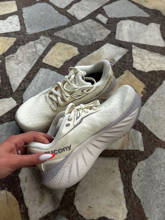 Дамски обувки Saucony Triumph 22