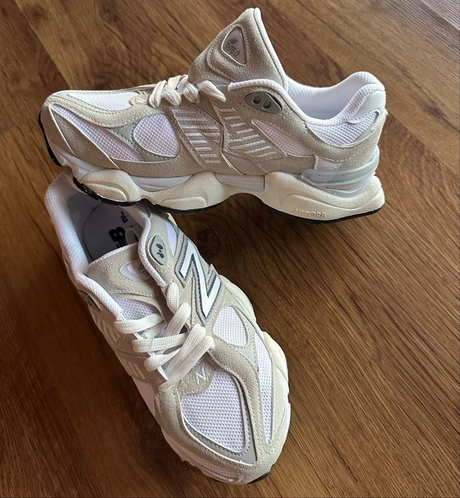 Мъжки маратонки New Balance 9060 с бродирано лого