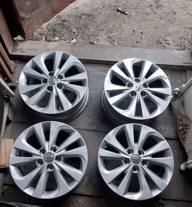 Диски R17 оригинал. На Toyota camri.