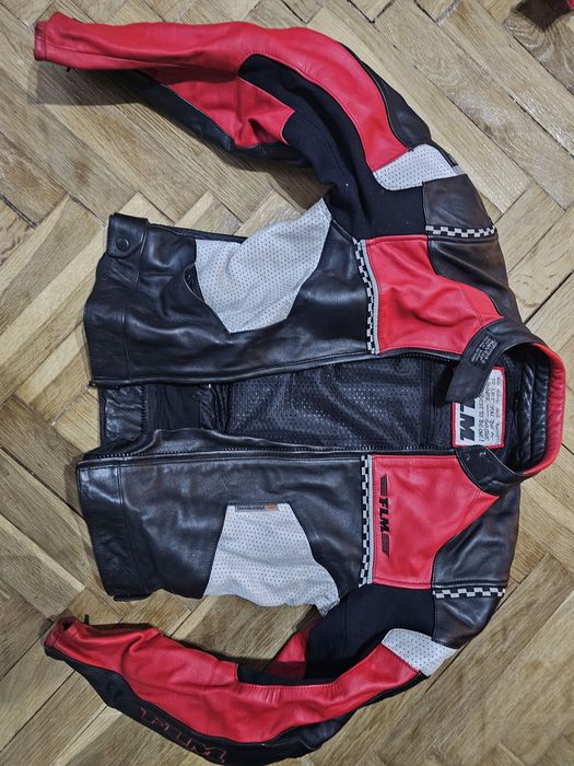 Vând geaca moto !