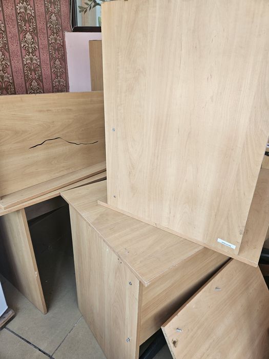 Столы слломанные