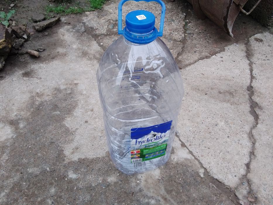 10 литровые баклашки, чистые, сухие 80 штук.