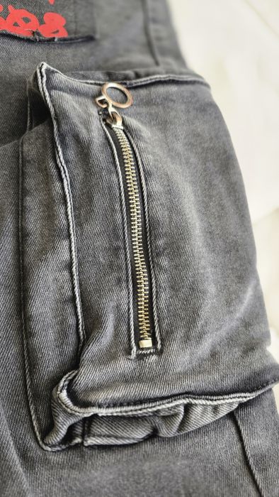 Джинсы джогеры с надписями