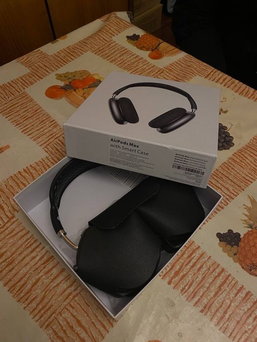 AirPods Max "with Smart Case"