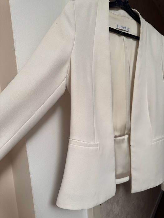 Продам белый пиджак, фирмы Манго