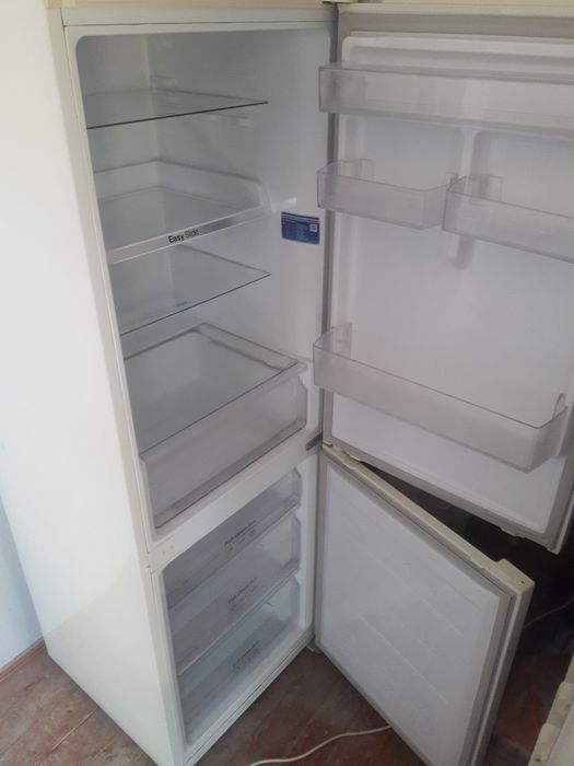 Продам большой холодильник
