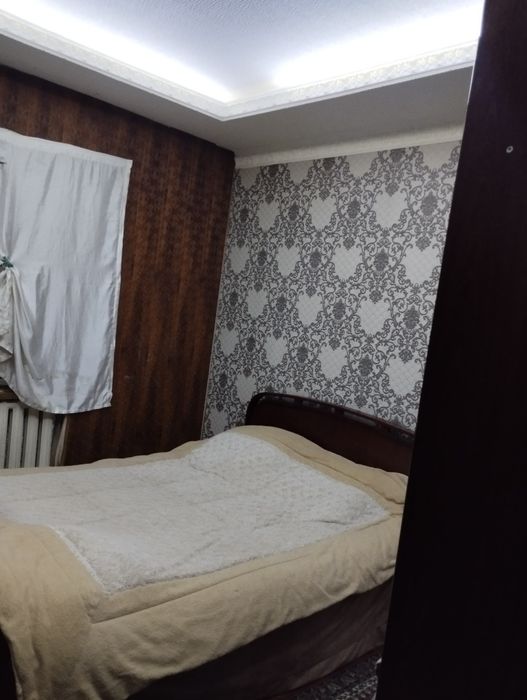 Uy 4 xonali sotiladi