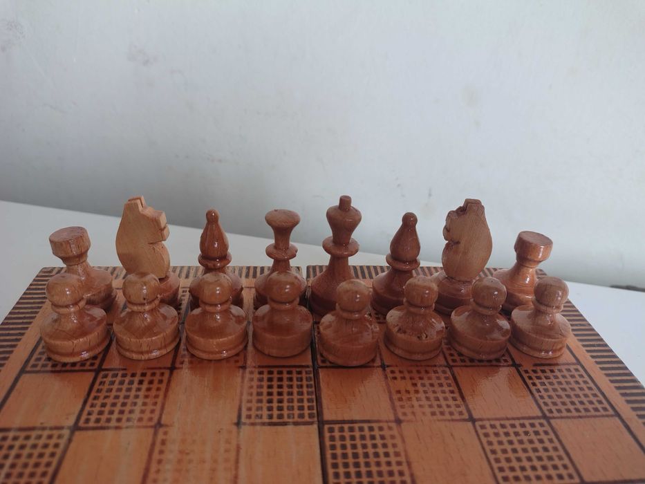 Страхотен Стар Дървен Шах