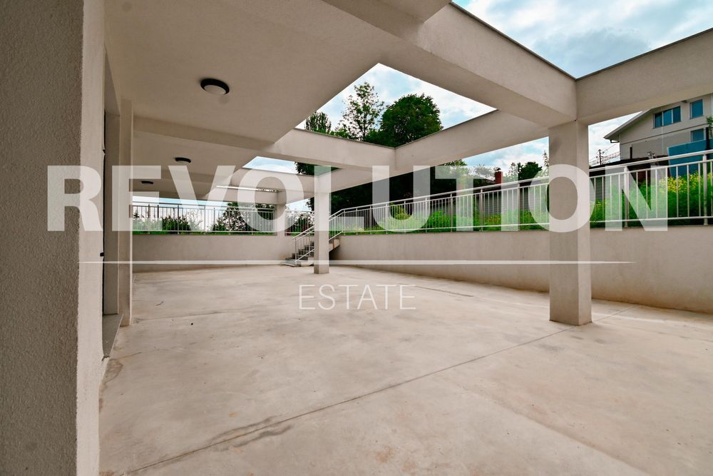 Четиристаен апартамент с ДВОЕН ГАРАЖ в  ж.к. Драгалевци.