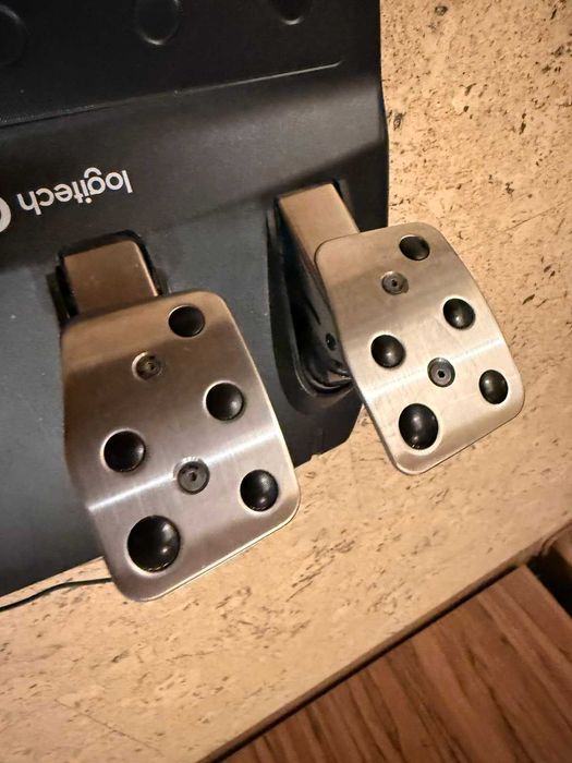 Logitech g29 DRIVING FORCE  волан с педали
