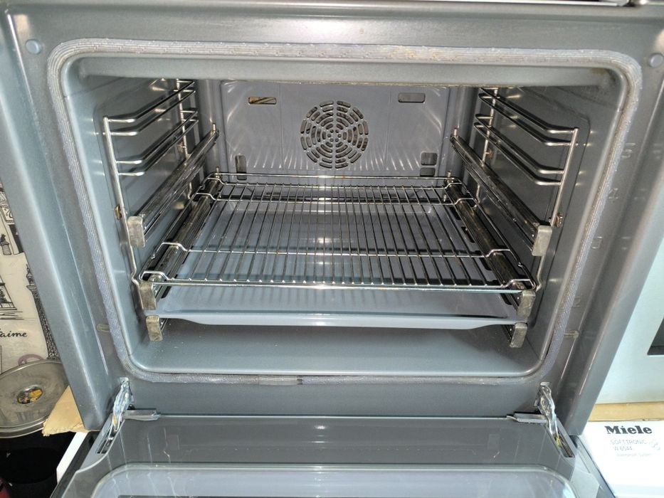 Фурна с керамичен плот Siemens - HE63AB510 Пиролиза.