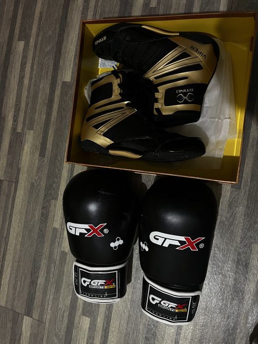 Боксёрка и перчатка срочно