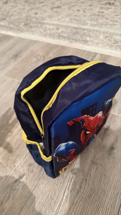Продам детский рюкзак на 4-5 лет