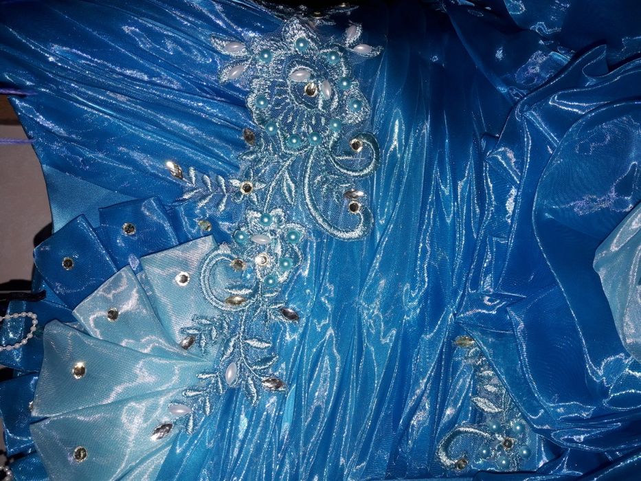 Продам роскошное платье для девочки