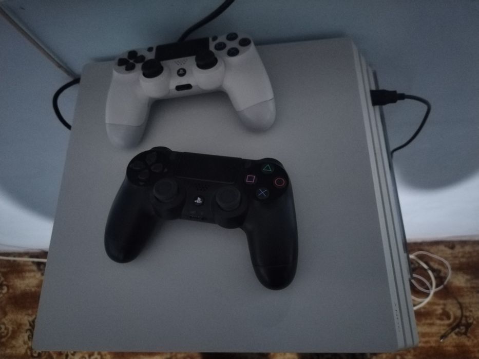 PlayStation 4 pro 4k память 1tb