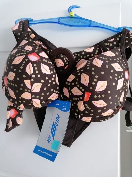 Costume de baie noi cu eticheta