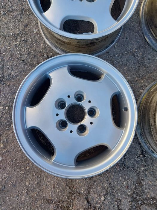 Диски R15 на Mercedes оригинал.