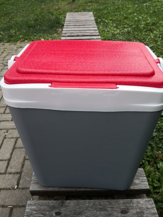 Vind ladă frigorifica nouă 25 litri nouă, și 40 litri nouă