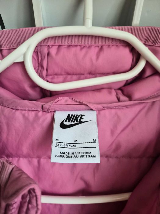 Продавам детско яке Nike за момиче