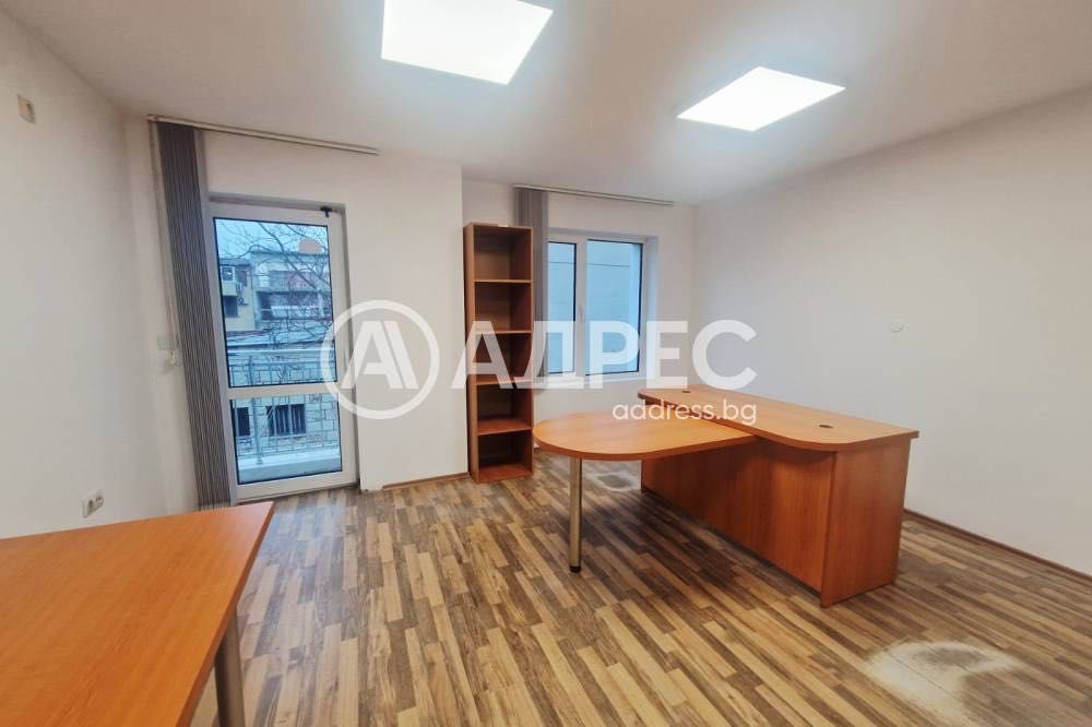 Офис Бюра в отлично състояние.