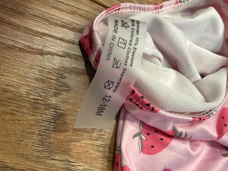 Бански за бебе ягодки