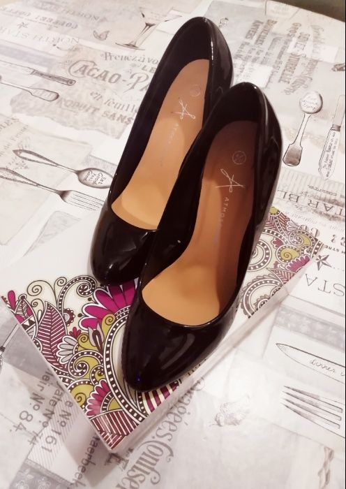 Нови лачени обувки Atmosphere