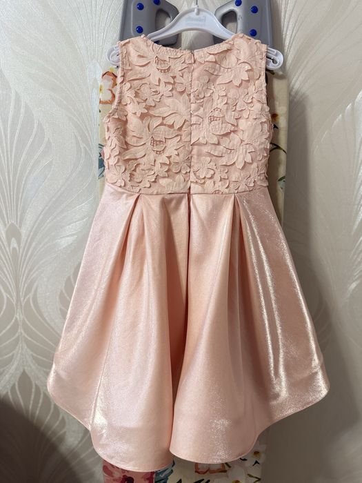 Продам нарядное платье.