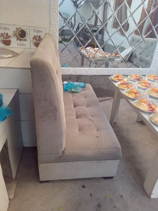 Oshxona va kafe uchun mebel srochna sotiladi