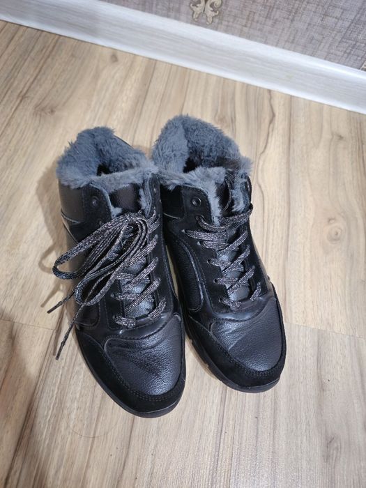 Зимние кроссовки 10000тг