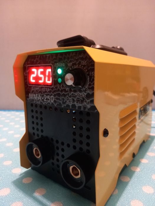 Сварочный аппарат DeWALT. 250 ампер. Заводской китай. Хорошего качеств