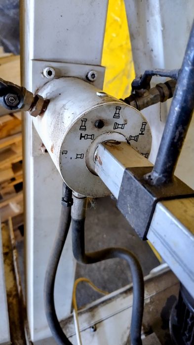 Вертикална хидравлична преса за греди и плотове, 3400/2000 като нова