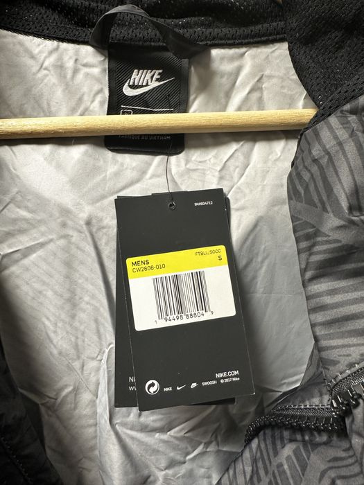 Vand pelerina de ploaie NiKE