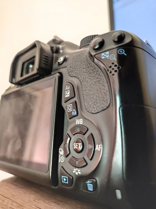 Canon 600D +sumka+batereyka