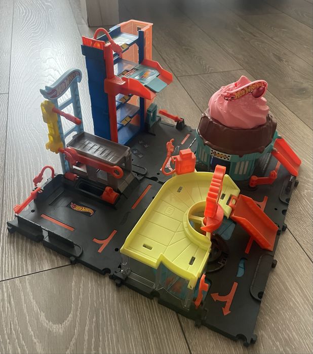 Hot Wheels град /4 части/