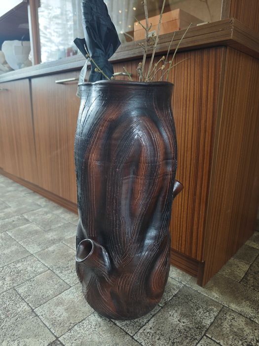 Керамична ваза с дървесен дизайн