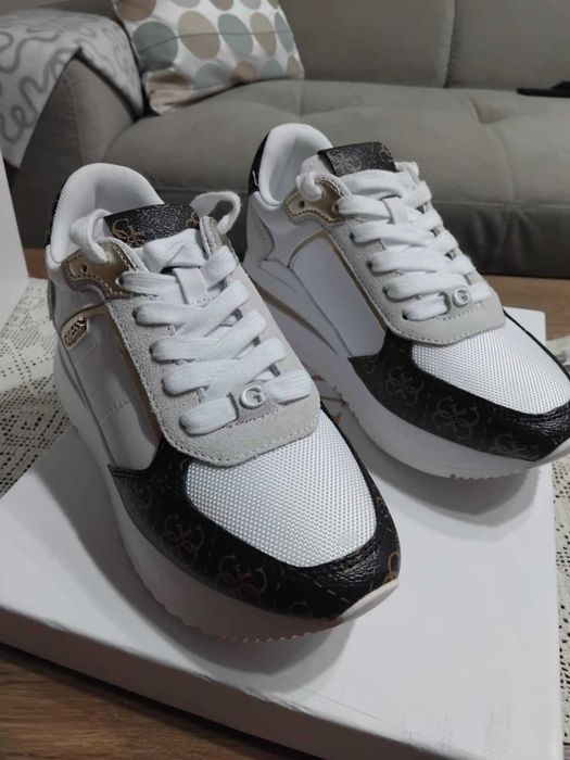 Нови дамски кожени маратонки GUESS 38 номер