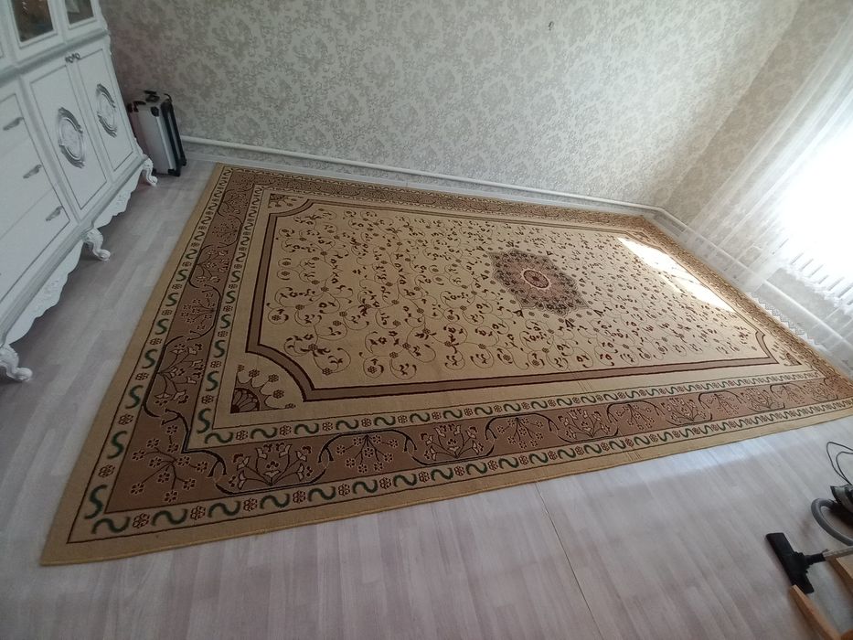 Кілем сатылады. Размері: 5×2,5