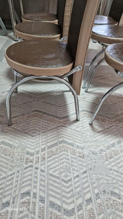 Продам стол со стульями