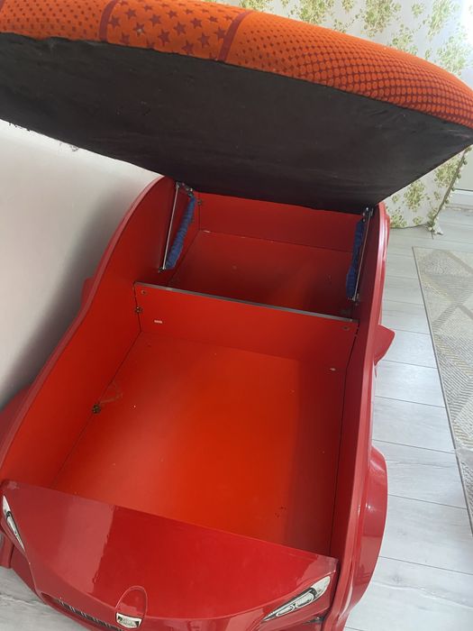 продается детская кровать машина