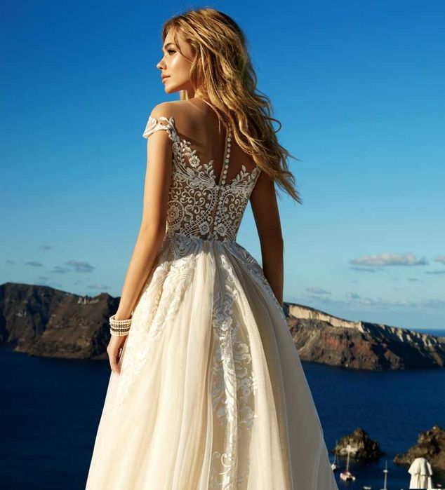 Vand rochie de mireasă din dantela "Cameron by Eva Lendel"