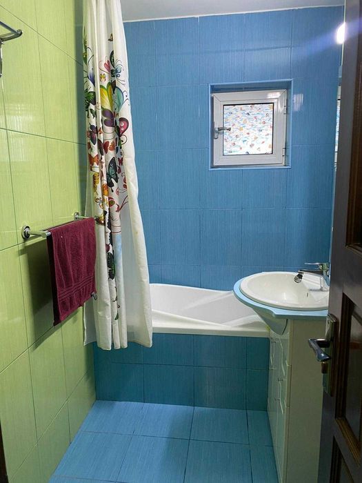 Inchiriez apartament 3 camere,cu loc de parcare